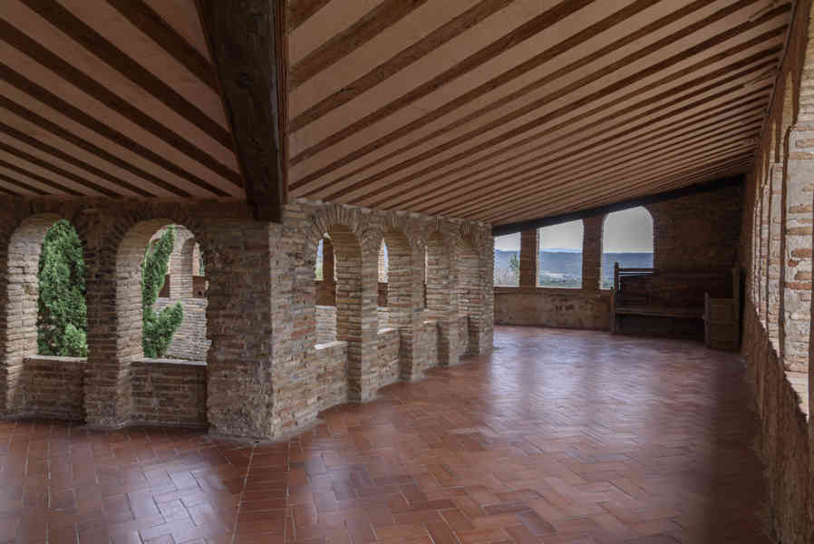 Huesca - Alquézar 25 - castillo y colegiata de Santa María la Mayor de Alquézar.jpg